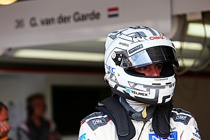 Van der Garde confía en que su súper licencia llegue rápido