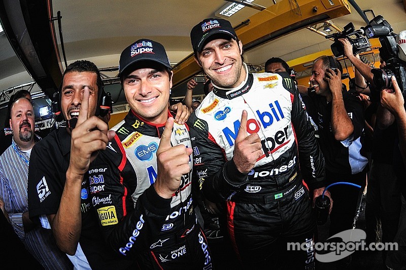 Abreu y Piquet en la pole en los stock cars en Brasil