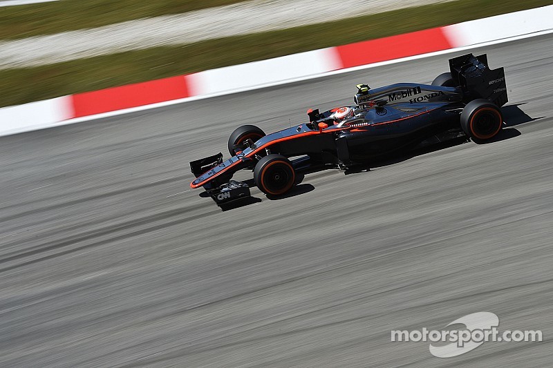 Button loue les progrès de McLaren en Malaisie