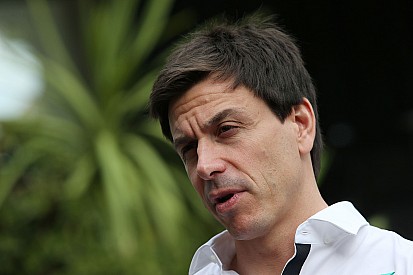 Mercedes cree que Ferrari es un candidato para el título