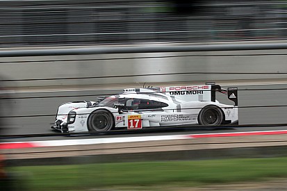Porsche acapara la primera línea en Silverstone