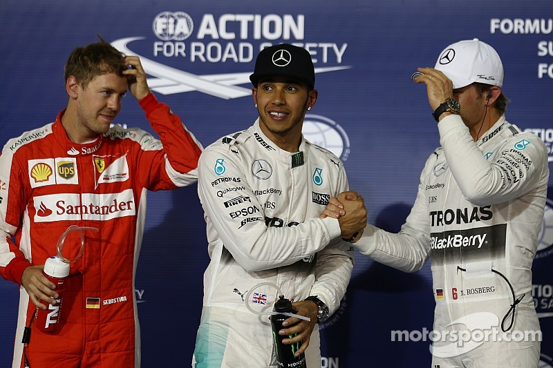 Hamilton reconoce que Ferrari pone presión