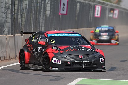 Michelisz sancionado en la inspección técnica