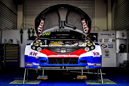 Proteam no correrá en la fecha del WTCC en Hungría