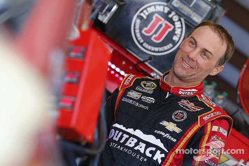 Harvick, primero en la práctica 1 en Kansas Speedway