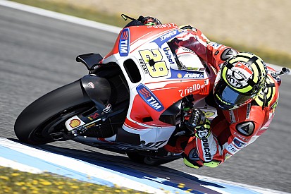 Essais Ducati - Du mieux sur la moto, une blessure pour Iannone