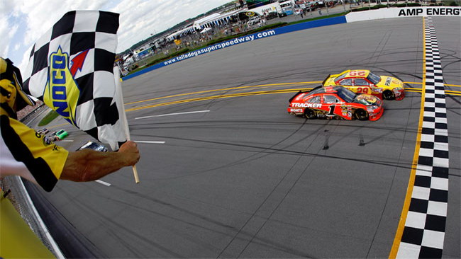 Harvick conquista Talladega al foto finish!
