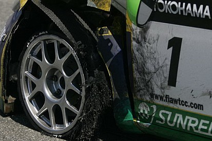 Tarquini: “Sono esplose le gomme”