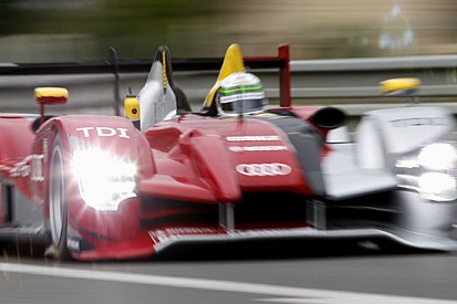 L'Audi R15 TDI è la sorpresa nel warm up bagnato