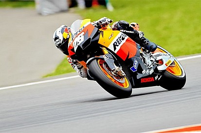 Dani Pedrosa batte Jorge Lorenzo in qualifica