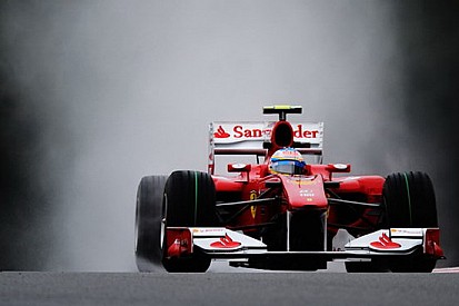 Libere 1: Alonso bagnato, Ferrari fortunata?