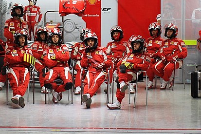 La FIA introduce il coprifuoco per i meccanici