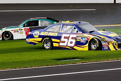 Earnhardt Jr sbatte e perde la pole di Daytona