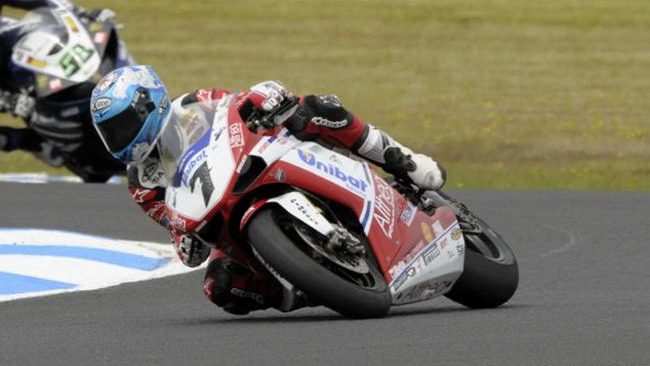 Donington, Libere 1: continua il dominio di Checa