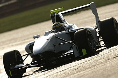 Silverstone, Day 1: Chaves mette tutti in fila