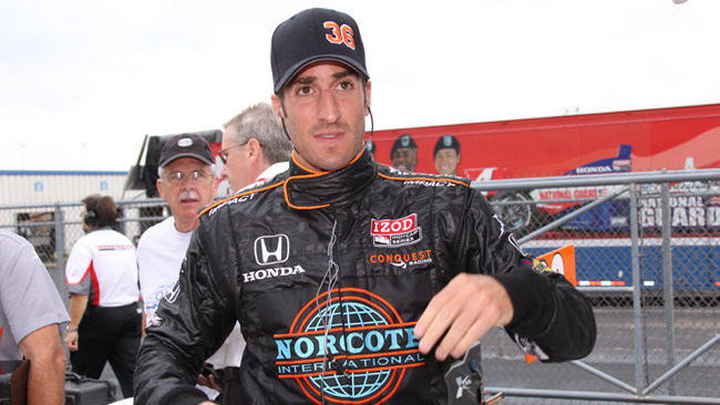 Tomas Scheckter trova un volante per la Indy 500