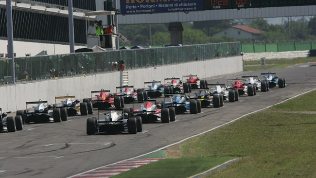 Al giro di boa di Spa ci sono 7 piloti in soli 21 punti