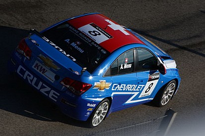 Alain Menù domina gara 1 a Suzuka