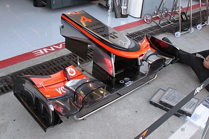 La McLaren scarica anche l'ala anteriore