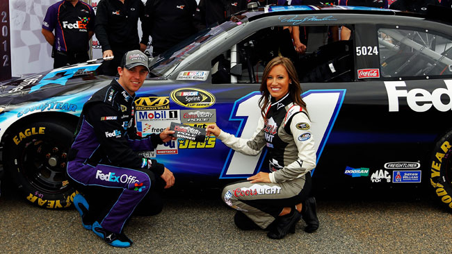 Denny Hamlin in pole position a Dover