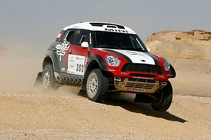 Pharaons Rally: Al-Mutawei festeggia tra le auto