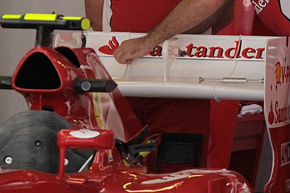 Un colpo di lima all'alettone posteriore Ferrari