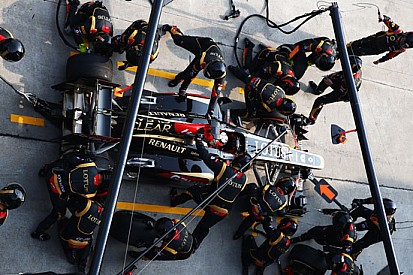 La Lotus lavora per velocizzare i pit stop
