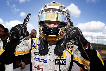 Magnussen resiste a Felix Da Costa e vince gara 1