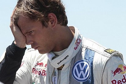 Sardegna, PS14: Mikkelsen rompe una sospensione