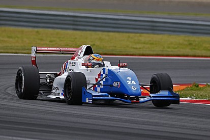 Rowland vince e passa in testa al campionato