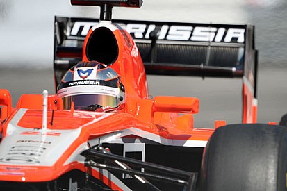 Un incendio danneggia la factory della Marussia