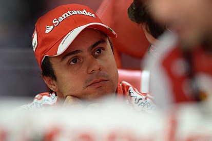 Felipe Massa critica i commissari per il drive through