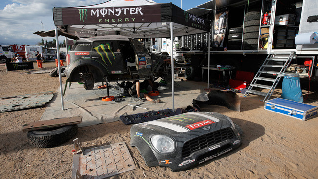 Dakar: 140 persone gravitano intorno al team X-raid