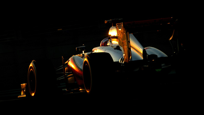 La McLaren nasce argento e senza lo sponsor