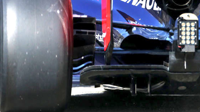 Red Bull RB10: i freni posteriori sfogano all'interno