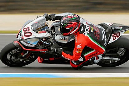 Phillip Island, Gara 2: la bandiera rossa lancia Guintoli