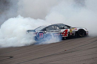 Kevin Harvick vince subito con la Stewart Haas
