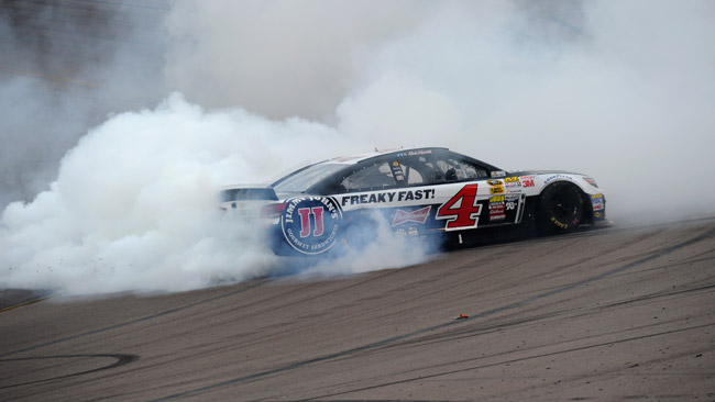 Kevin Harvick vince subito con la Stewart Haas