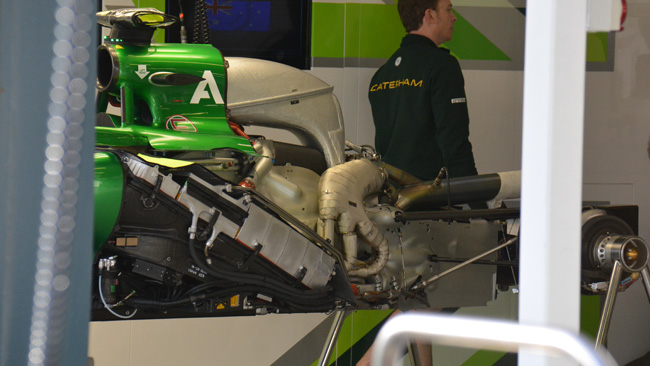 Caterham CT05 con le modifiche della Renault