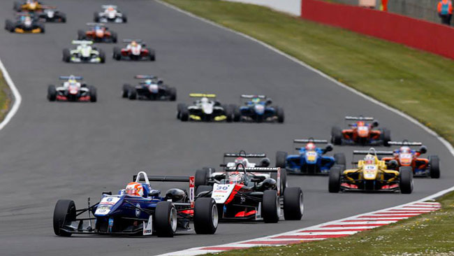 Verstappen fa sua Gara 3 davanti a Ocon e Fuoco