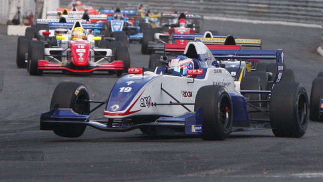 Nyck De Vries continua la striscia vincente a Pau