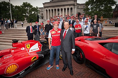 Fernando Alonso in visita alla Columbia University