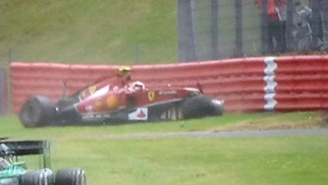 Pauroso incidente per Raikkonen dopo il via!