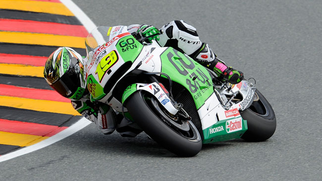Alvaro Bautista cerca un po' di grip al posteriore