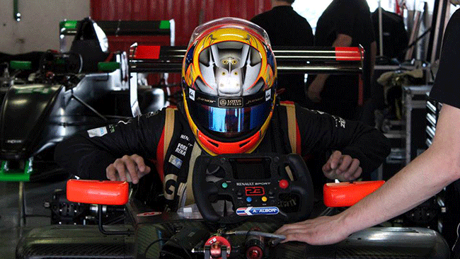 Alexander Albon si prende la pole al 'ring