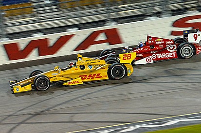 Hunter-Reay si impone di strategia all'Iowa Speedway