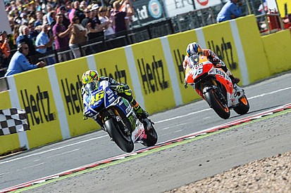Valentino Rossi si gode il primo podio a Silverstone