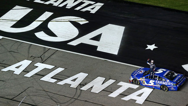 Kasey Kahne trionfa a sorpresa ad Atlanta