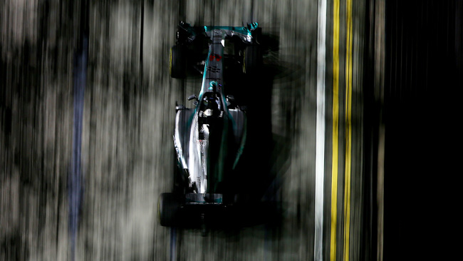 La Pirelli prevede tre pit stop a Singapore
