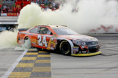 Jeff Gordon trionfa a Dover, iniziano i tagli della Chase